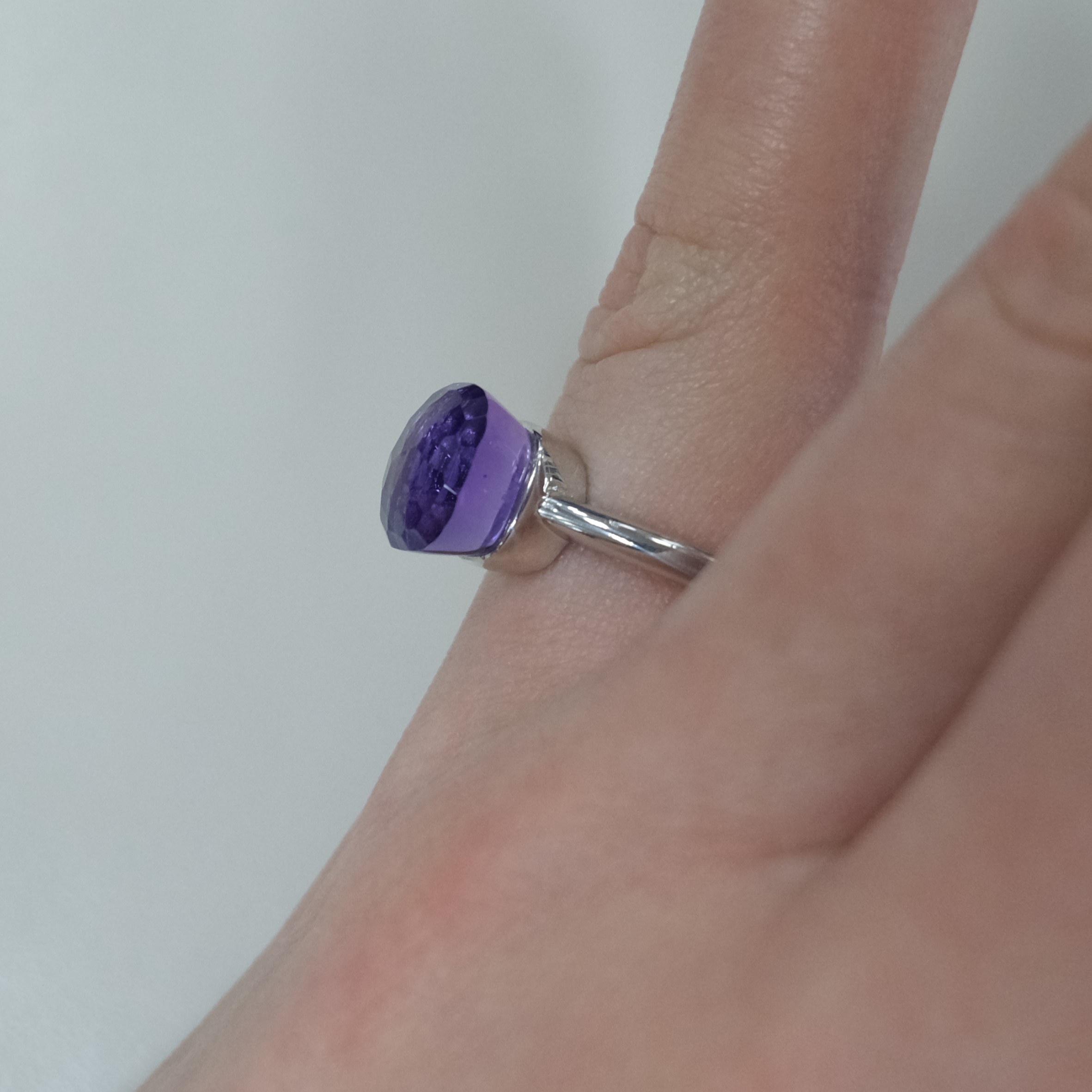 Серебряное кольцо с аметистом